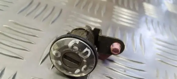 Nissan Serena Front door lock (next to the handle) 