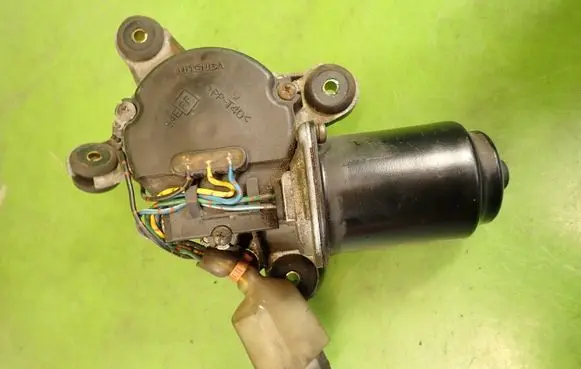 Subaru Forester SF Wiper motor
