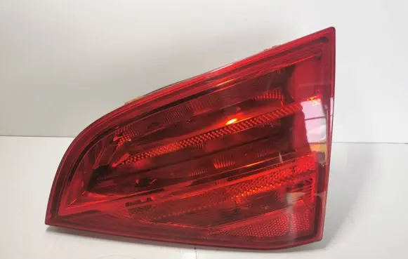 Tailgate rear/tail lights