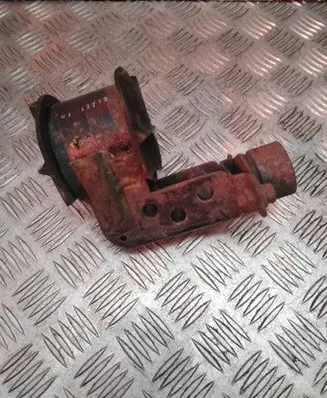 Hyundai Accent Engine mount bracket