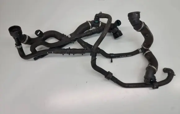 Coolant pipe/hose