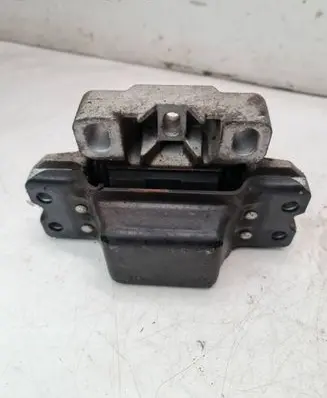 Volkswagen Touran I Engine mount bracket 1K0199555