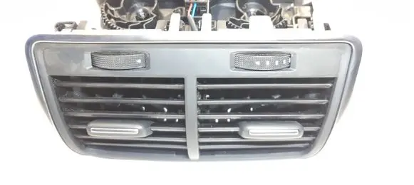 Rear air vent grill