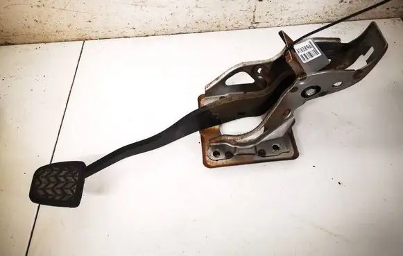 Toyota Avensis T250 Brake pedal 