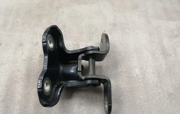 Toyota Avensis T270 Rear door upper hinge 687600H010