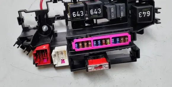 Audi A4 S4 B8 8K Fuse module 8K2937503