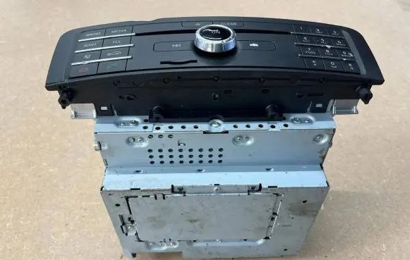 Mercedes-Benz B W246 W242 Radio/GPS head unit trim A2469006015