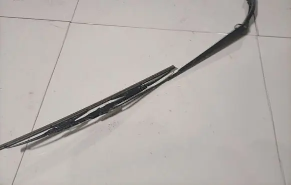 Subaru Legacy Front wiper blade arm 