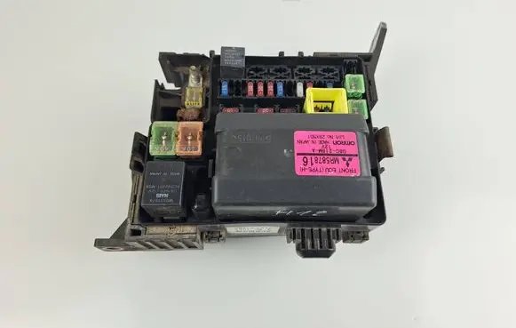 Mitsubishi Grandis Fuse module MR587816