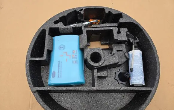 Opel Tigra B Spare wheel section trim 