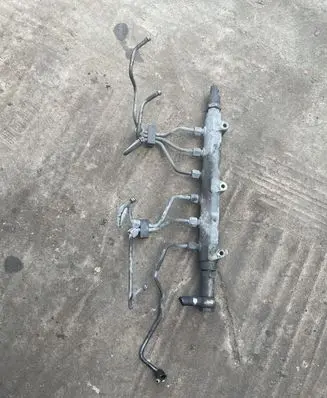 Volvo V70 Fuel distributor 