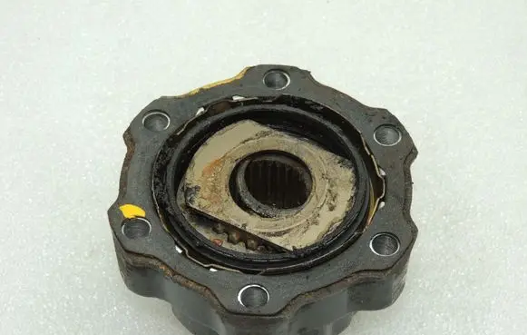 Suzuki Jimny Hub lock 4381082CB4 4381082CB2