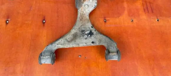 Mercedes-Benz Vito Viano W639 Front lower control arm/wishbone A6393300810