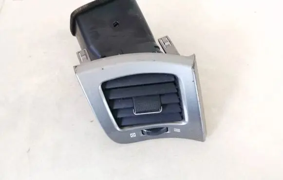 Toyota Avensis Verso Dash center air vent grill 5566044080 55660-44080