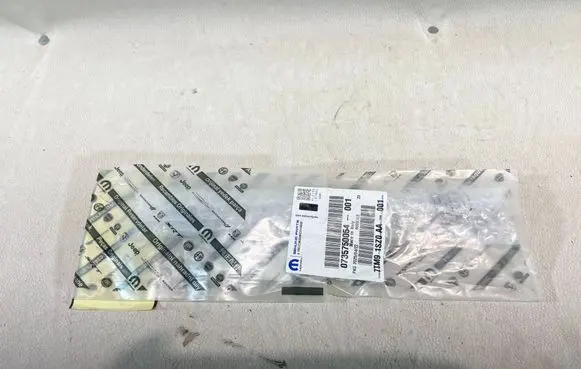 Fiat 500E Front bumper splitter molding 0735750054001