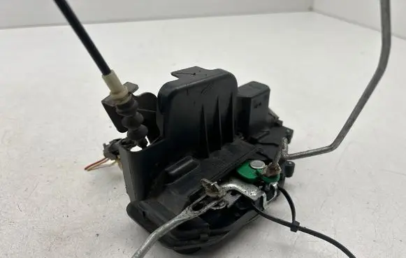 KIA Sorento Front door lock