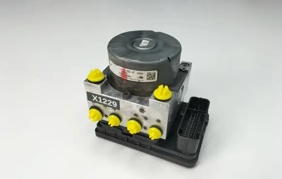 Ford Fiesta ABS Pump D1B12C405AF 10022006784 D1B12C013BD