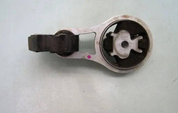 Mazda MX-30 Engine mounting bracket