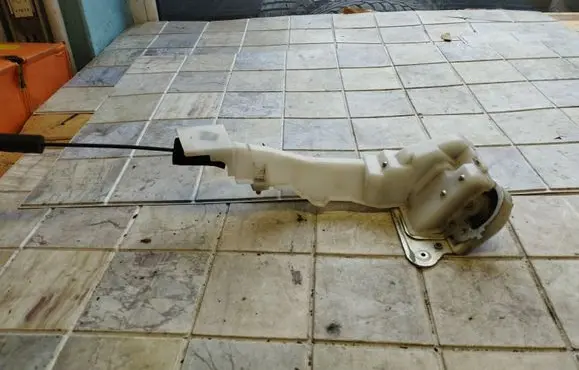 Mazda 5 Sliding door lock 