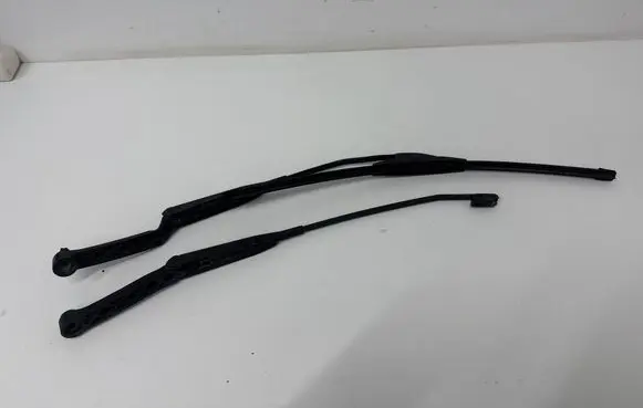 Front wiper blade arm