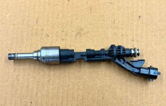Ford Focus Fuel injector BM5G9F593BA