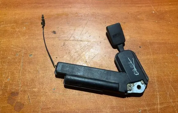 Ford Mondeo MK I Front seatbelt buckle 00537E 170194