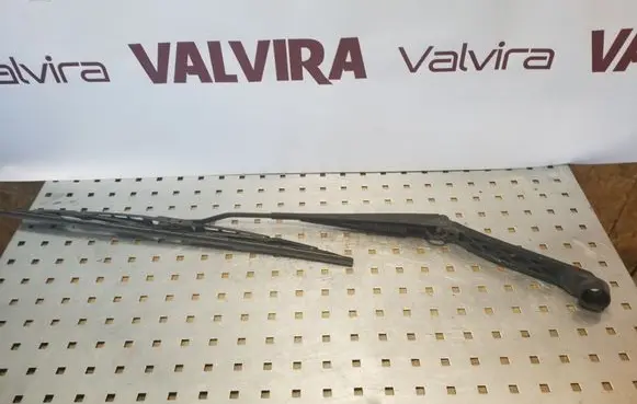 Mitsubishi Grandis Front wiper blade arm
