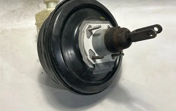 Land Rover Discovery 4 - LR4 Brake booster AH222B195AB