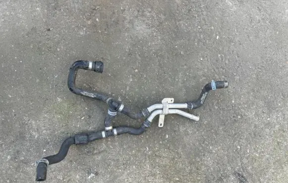 Audi Q7 4M Engine coolant pipe/hose 4M0819350J