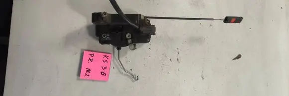 Opel Corsa C Front door lock 13154791