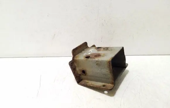 Nissan X-Trail T30 Front bumper mounting bracket 622108H700