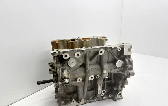 BMW 1 F40 Engine block 8631944