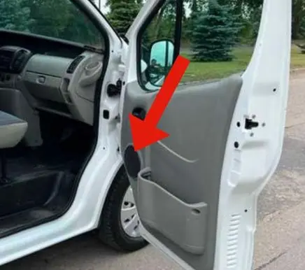 Renault Trafic II (X83) Front door speaker cover trim 7700812471