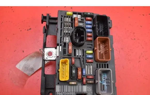 Peugeot 5008 Fuse box set 9667044980