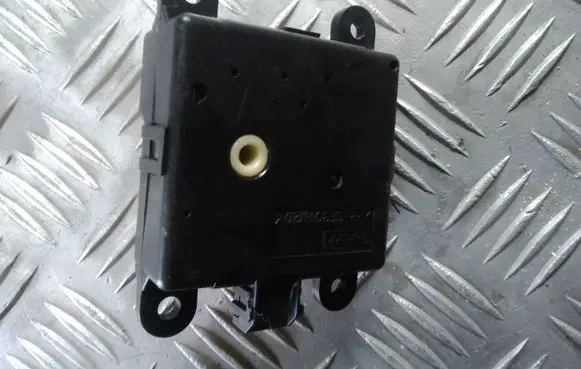 Mazda Demio Air flap motor/actuator 3027030840 PPGF30M20