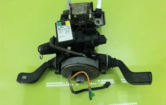Opel Meriva B Steering wheel axle 