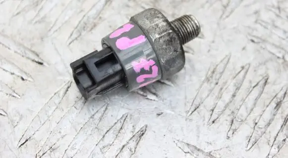 Toyota Prius (XW30) Oil pressure sensor 