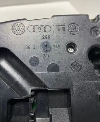 Volkswagen PASSAT B5.5 Speedometer (instrument cluster) 88311299245