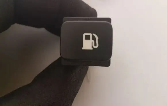 Citroen C4 I Picasso Fuel tank opening switch 96530658XT