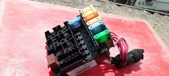 Renault Laguna III Relay mounting block 