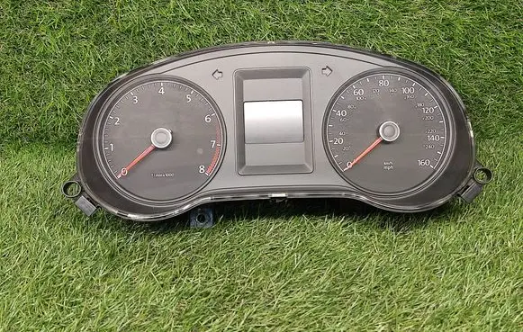 Volkswagen Jetta VI Speedometer (instrument cluster) 5C6920953