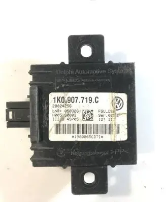 Audi A3 S3 8P Alarm control unit/module 1K0907719C