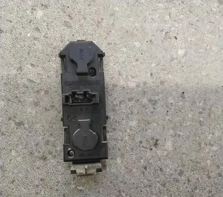 Volkswagen Sharan Tail light bulb cover holder 7M3945257A
