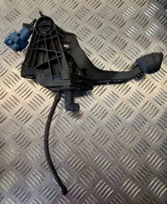 Volkswagen Polo V 6R Clutch pedal 6R0721117B
