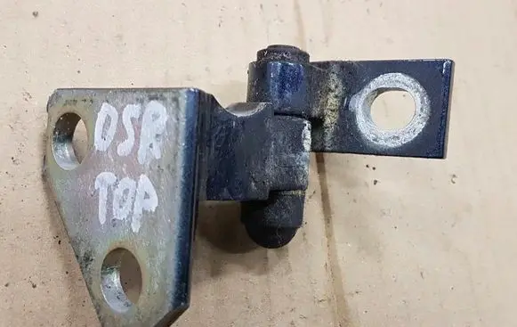 Volkswagen PASSAT B7 Rear door upper hinge 3C4833402A