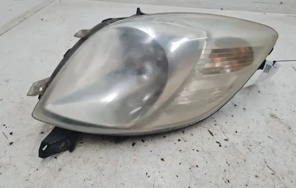 Toyota Yaris Headlight/headlamp 811100D120