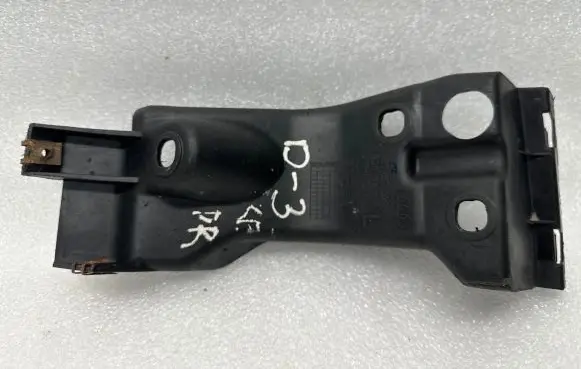 Audi A8 S8 D3 4E Fender mounting bracket 4E0853921C