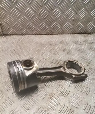 Volkswagen PASSAT B6 Piston bmn
