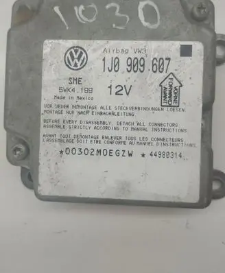 Volkswagen PASSAT B5 Airbag control unit/module 1JO909607 5WK4199 33980314