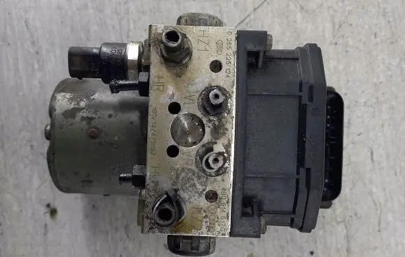Volkswagen PASSAT B5.5 ABS Pump